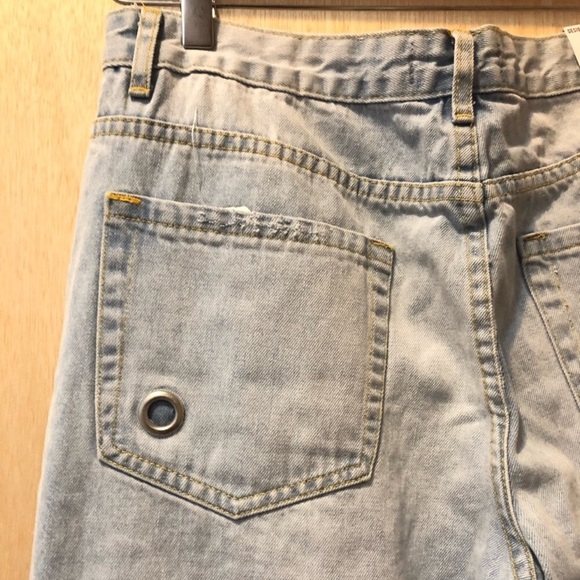 Distressed high waisted busted knee grommet jeans - Picture 5 of 8